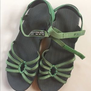 Teva 7.5 green sandals